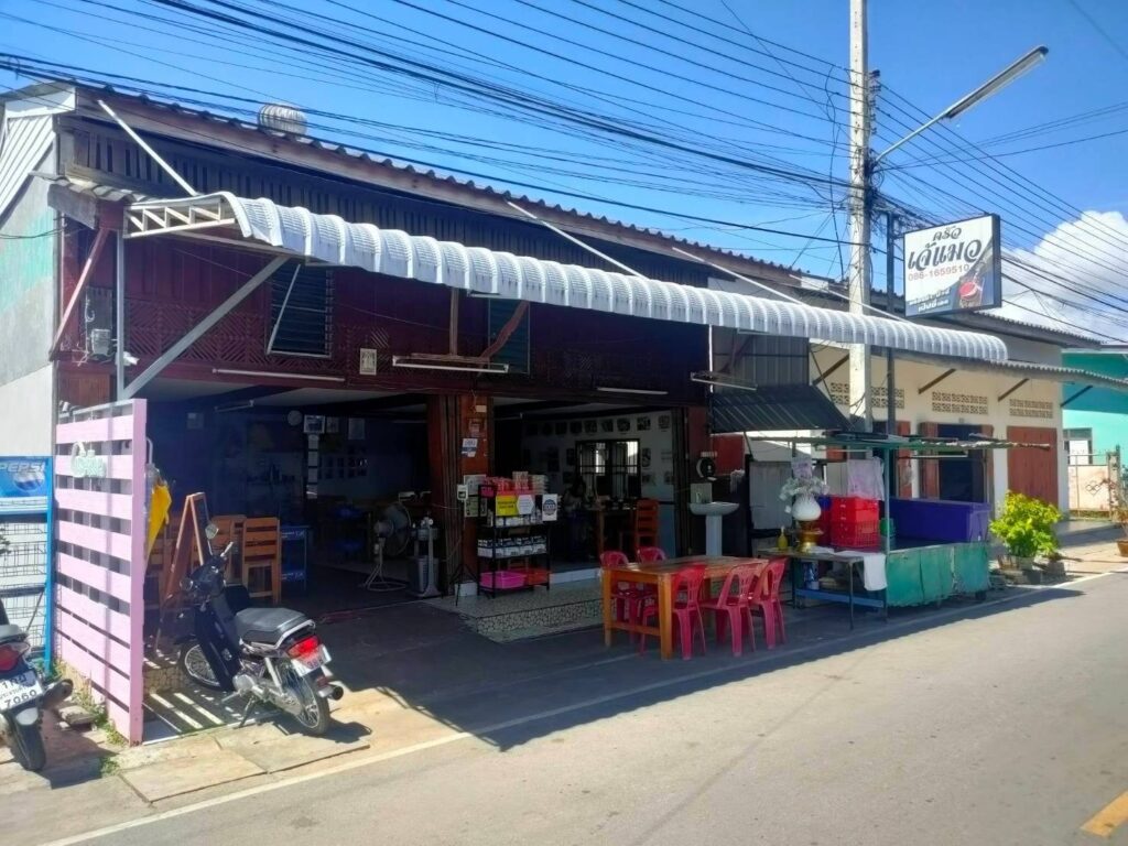 🦀🌊 ครัวเจ๊แมว ปากน้ำปราณ (Jae Maeo) ร้านอาหารทะเลพื้นบ้านรสจัดจ้านที่สายซีฟู้ดต้องลอง ครัวเจ๊แมว ปากน้ำปราณ (jae maeo) กรีนกราณ