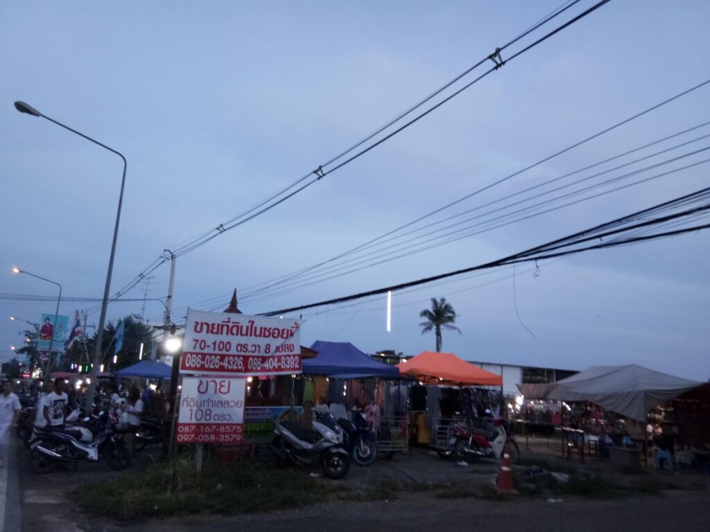 ตลาดนัด วงเวียนปลาหมึก2